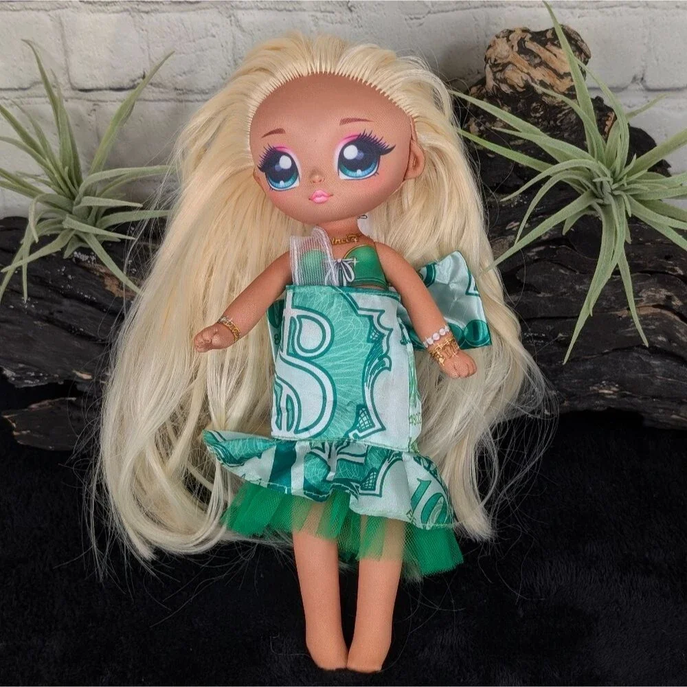 Na! Na! Na! Surprise Teens Carmen Linda Doll